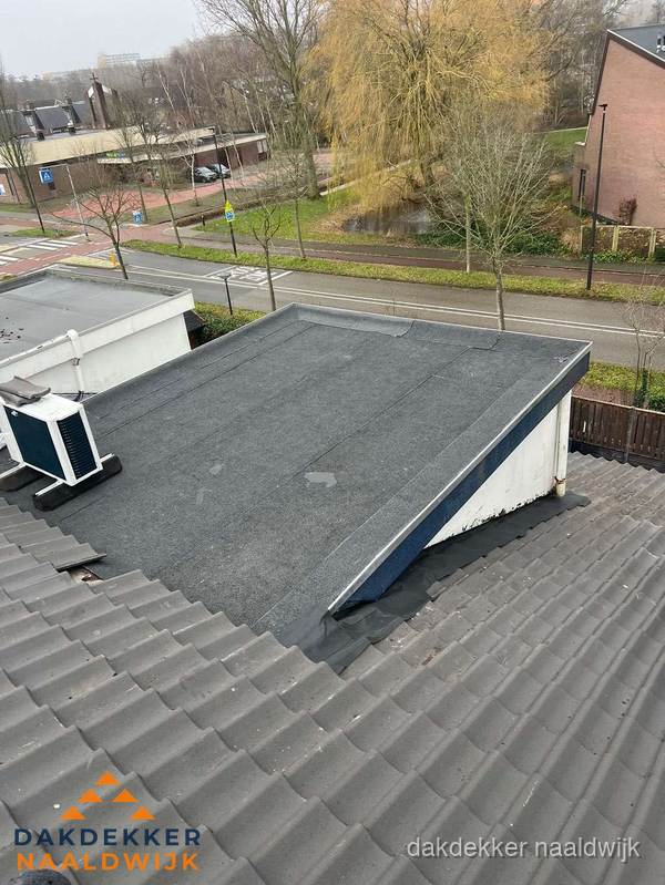 Plat dak met bitumen isolatie en dakbedekking in Naaldwijk Plat dak met bitumen isolatie en dakbedekking in Naaldwijk